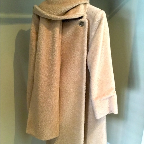 MaxMara Studio Winter Coat - Picture 2 of 3